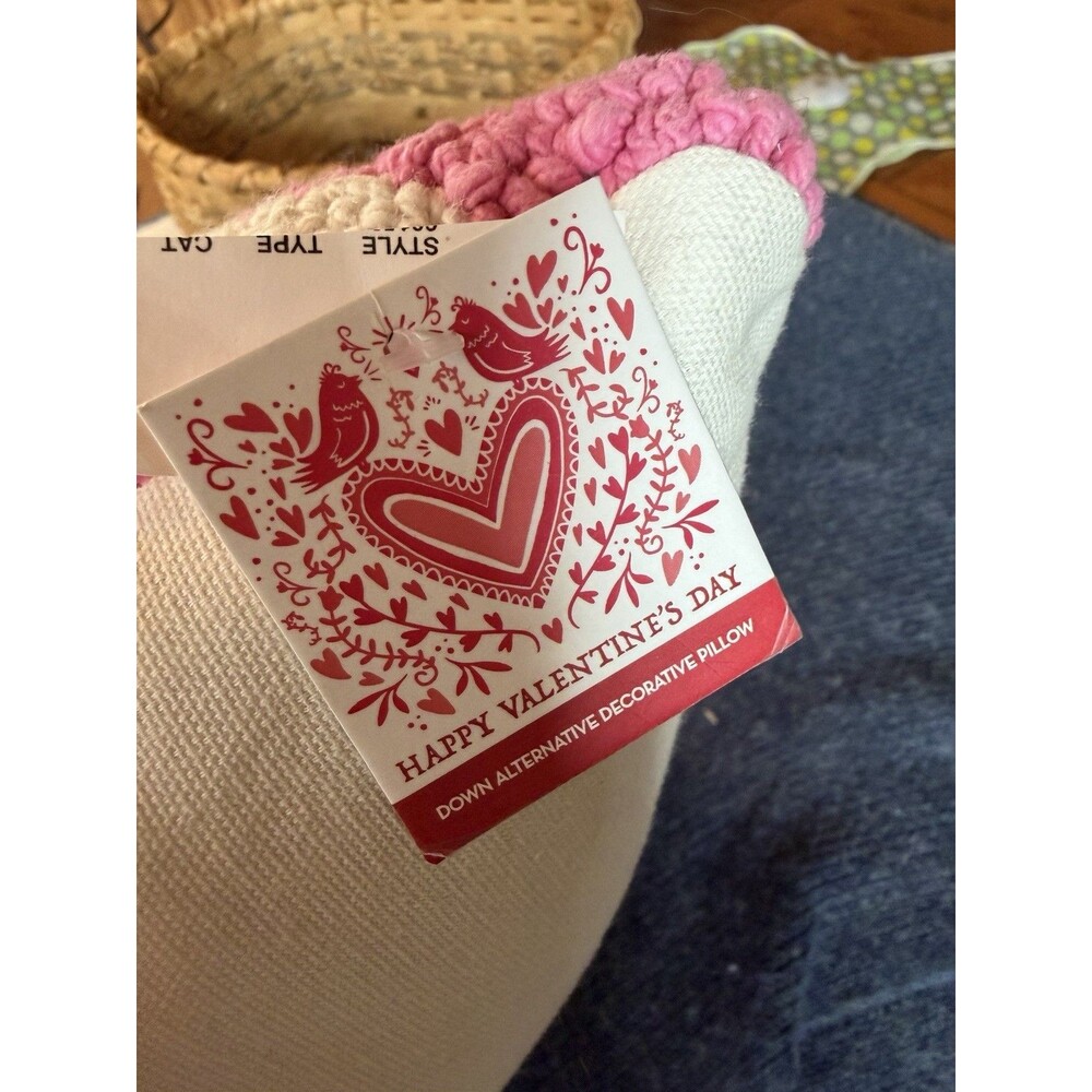 14 X 14   heart decorative Square Throw pillow new With Tag Pink And White - Picture 5 of 7